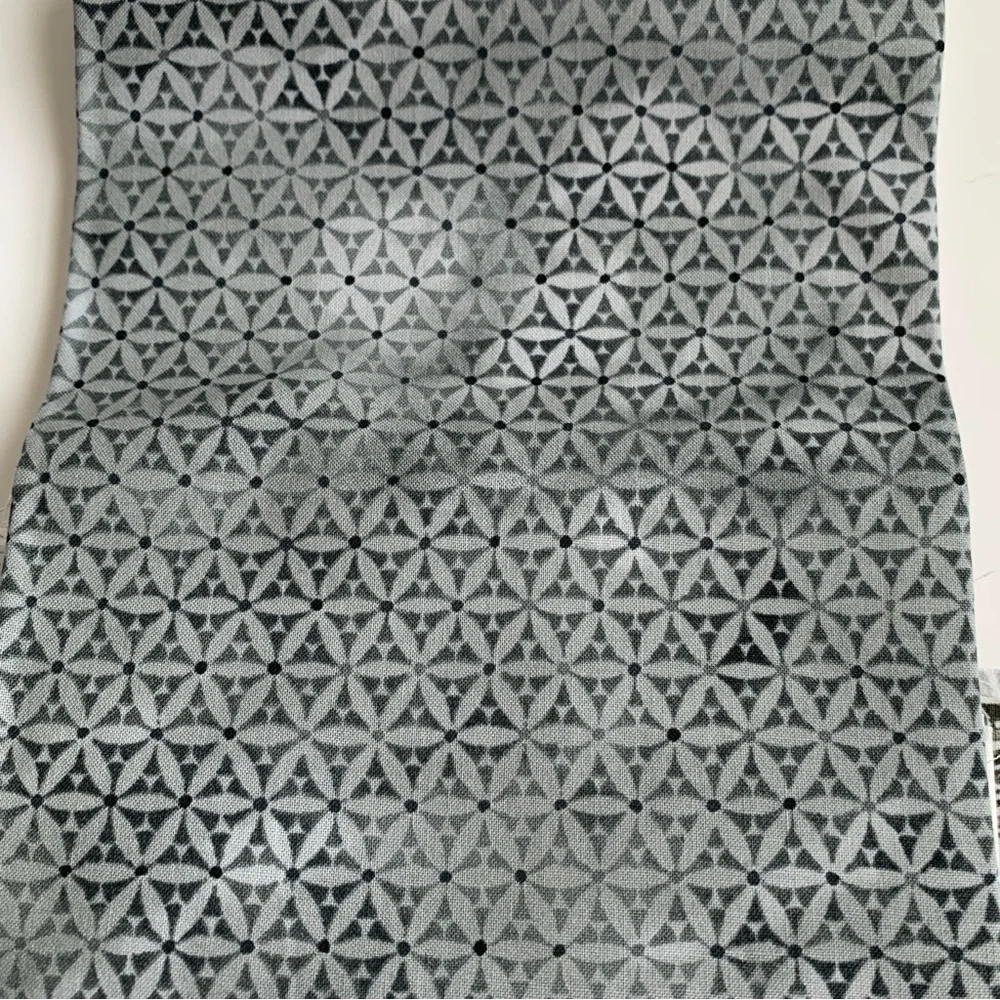 Assorted Gray Patterned Fabric Fat Quarter Bundle 6 Pieces NWT
